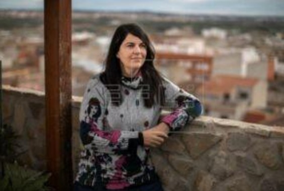 11. Ángeles de azul y verde combaten en la sombra el drama del suicidio policial